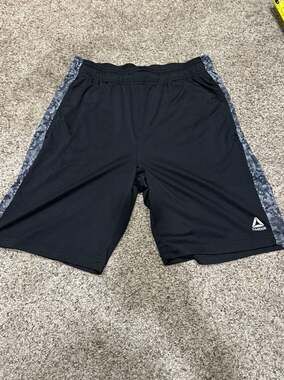 Reebok Men's Black Athletic Workout Shorts with Gray Camo Side Panels Size Mediu
